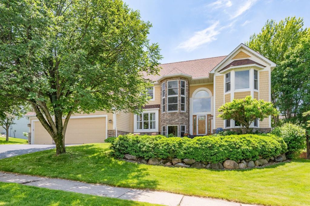 10051 Gristmill Ridge, Eden Prairie