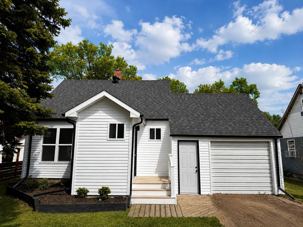 922 Tindolph Avenue S, Thief River Falls