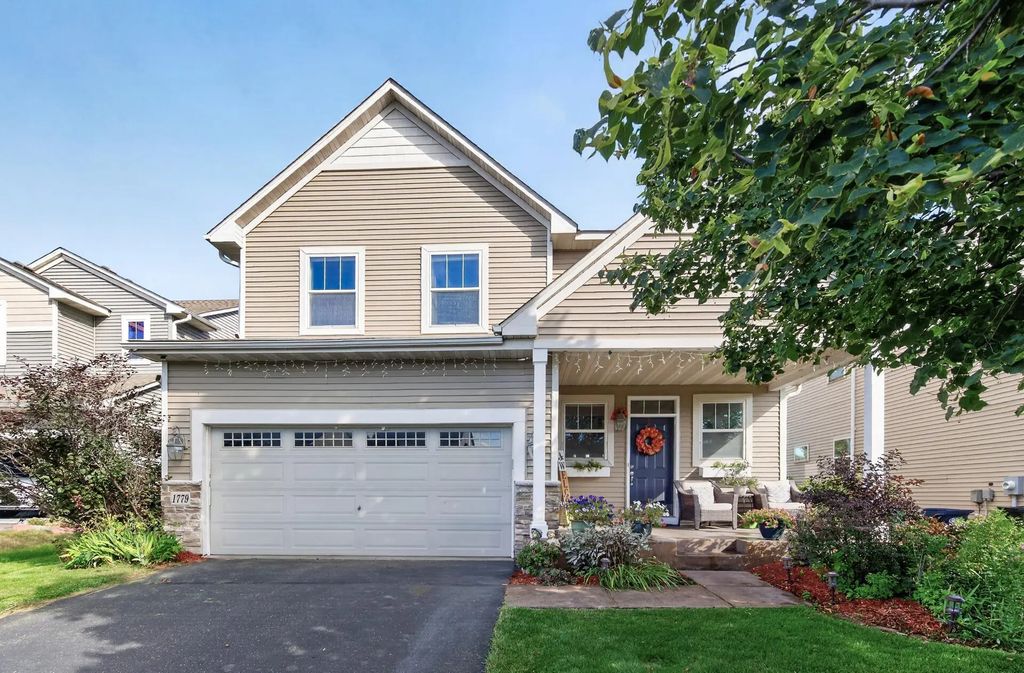 1779 Fescue Court, Shakopee