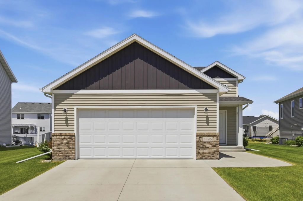 5796 Deb Drive W, West Fargo