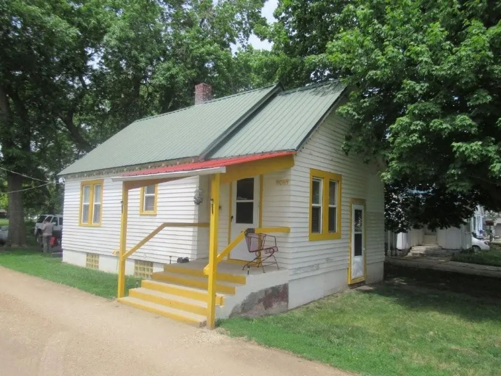 11069 Bird Avenue, Leota