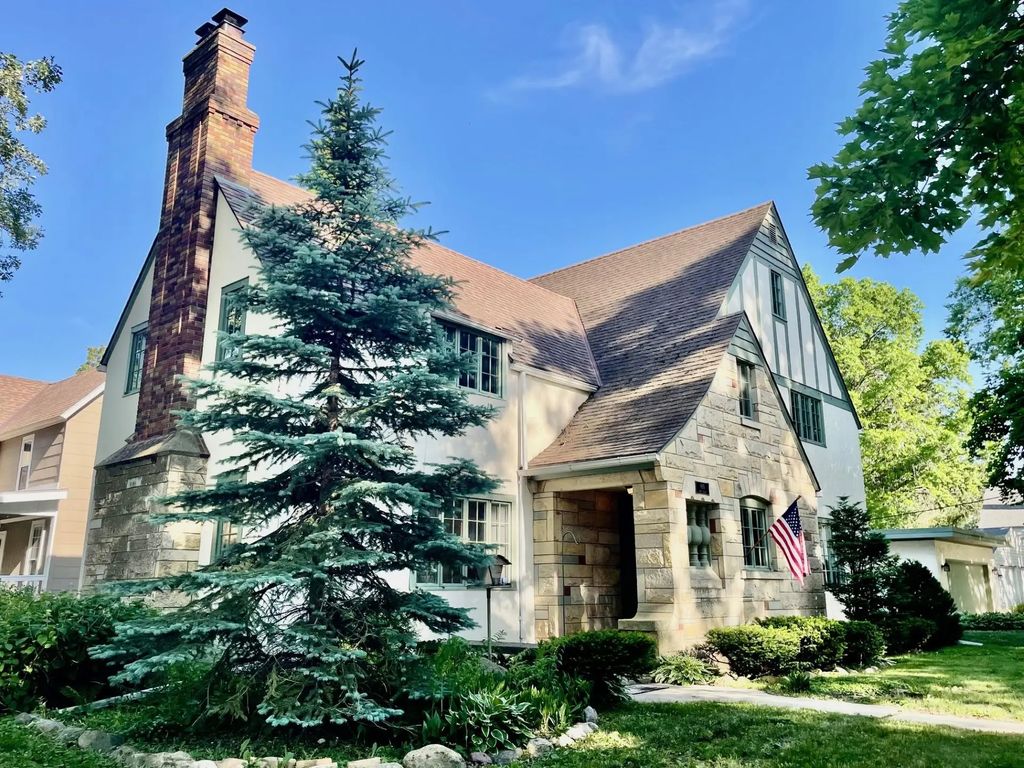 810 3rd Street Nw, Austin