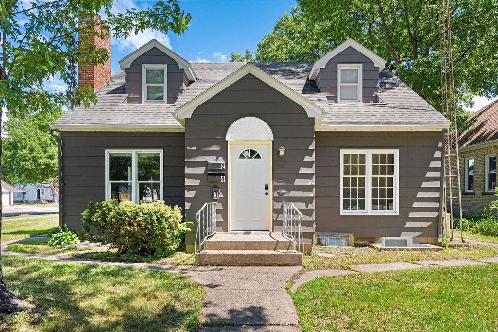 704 8th Avenue S, St Cloud