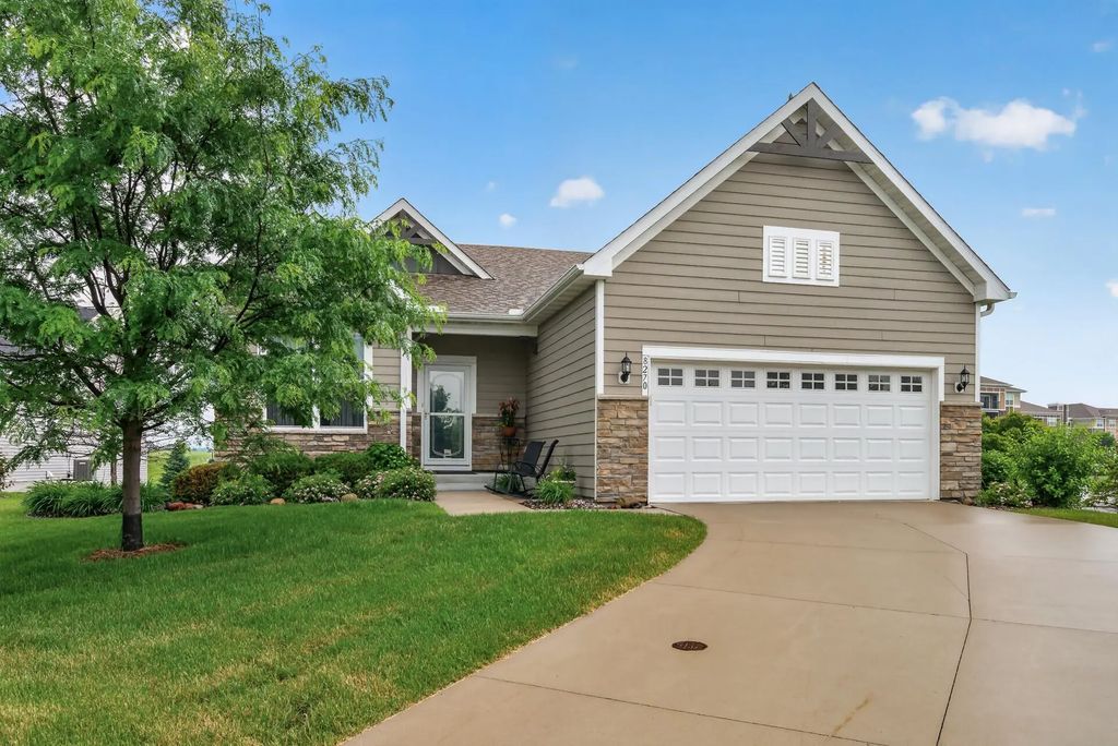 8270 Oakview Court N, Maple Grove