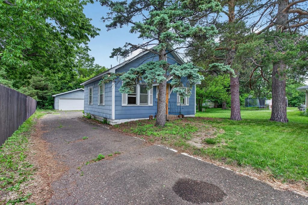 7624 68th Avenue N, Brooklyn Park