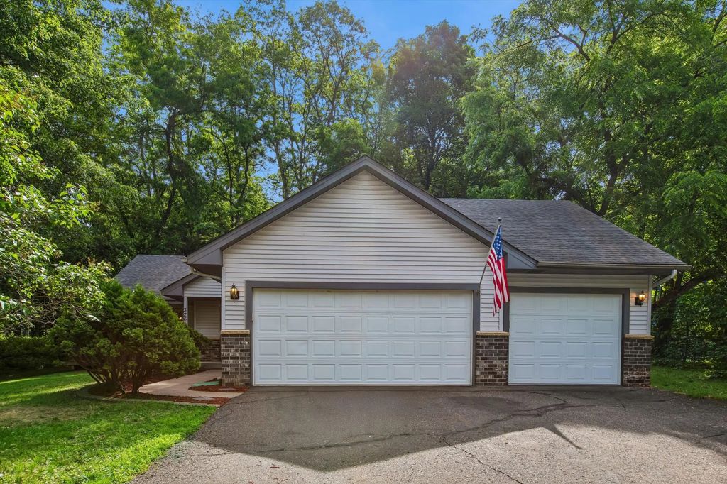 326 Warner Avenue N, Mahtomedi