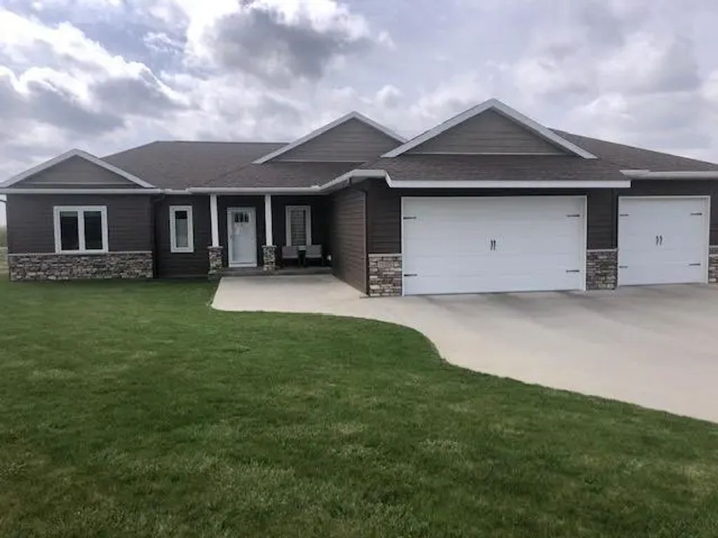 15302 Hillside Lane Se, Chatfield