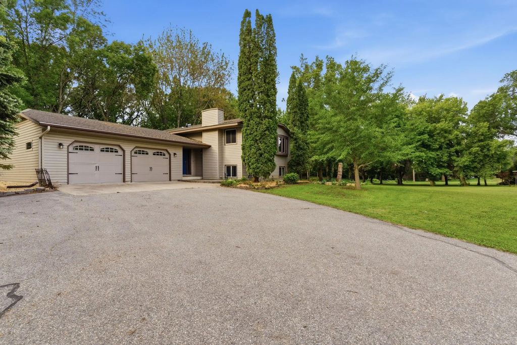 1309 Horseshoe Drive, Willmar