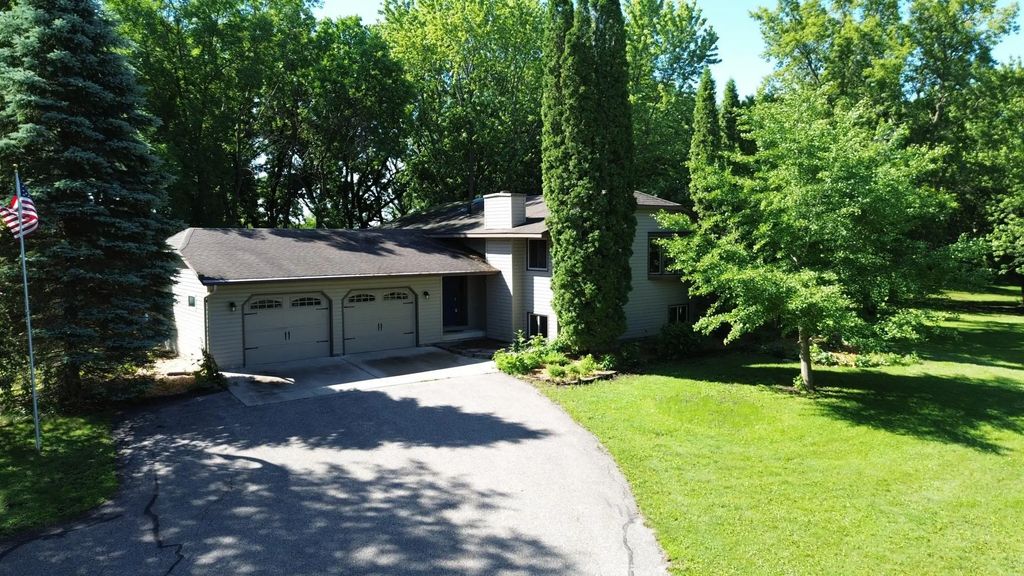 1309 Horseshoe Drive, Willmar