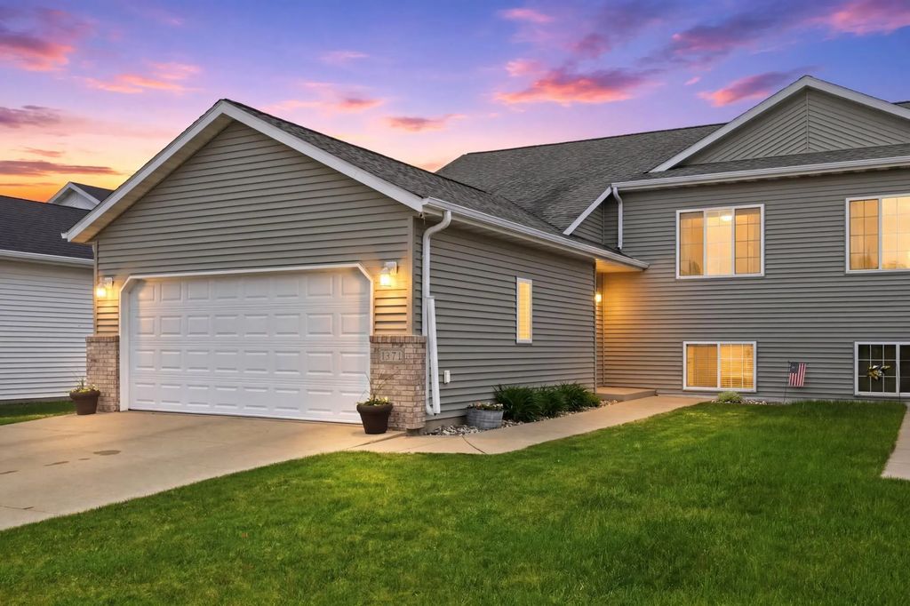 1551 34th Avenue S, Moorhead
