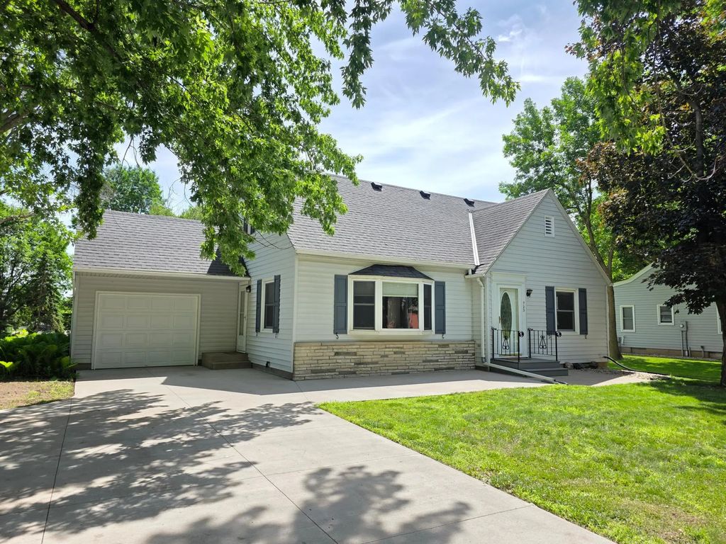 723 S 4th Street, Le Sueur