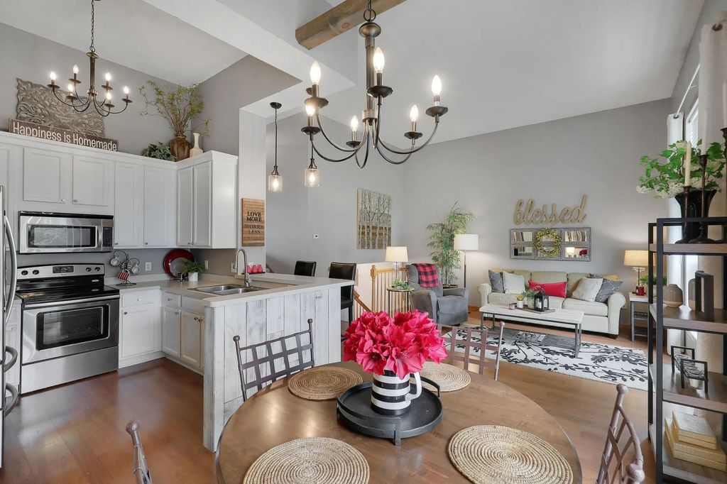 2186 Woodcrest Drive, Woodbury
