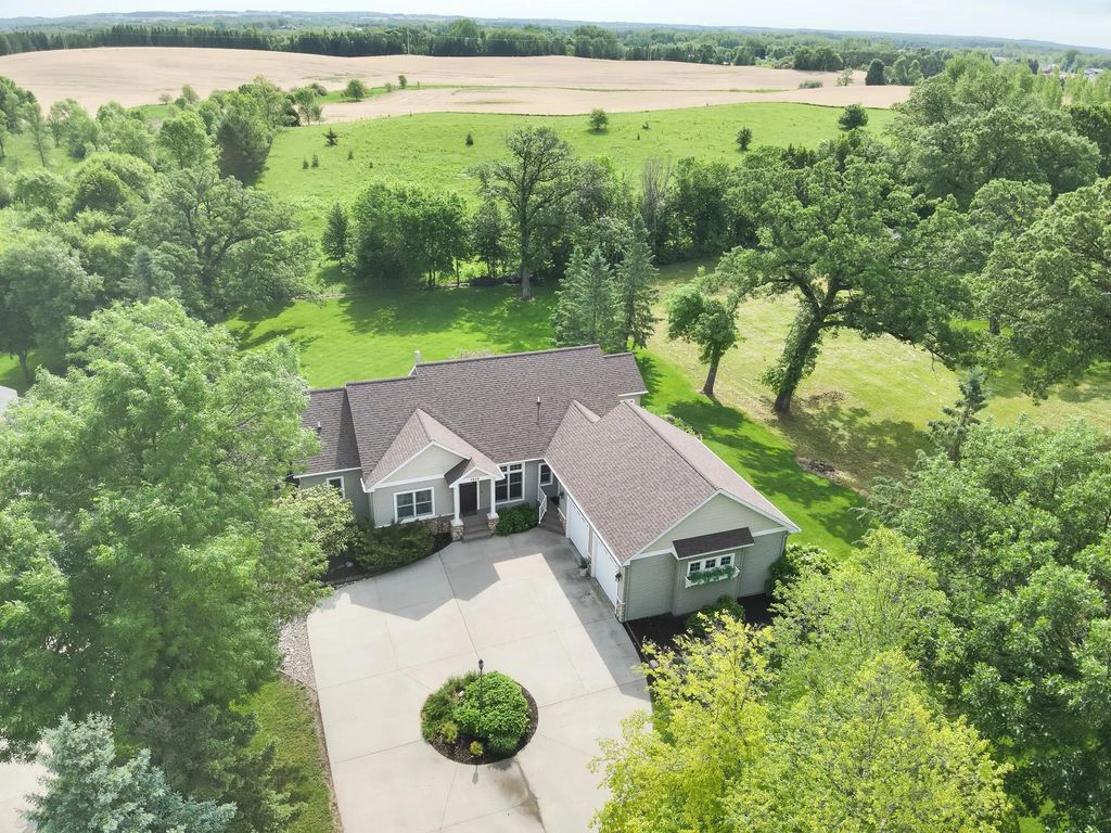 1810 Minnehuta Drive, Fergus Falls