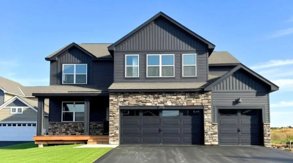 1966 Shady View Court, Shakopee