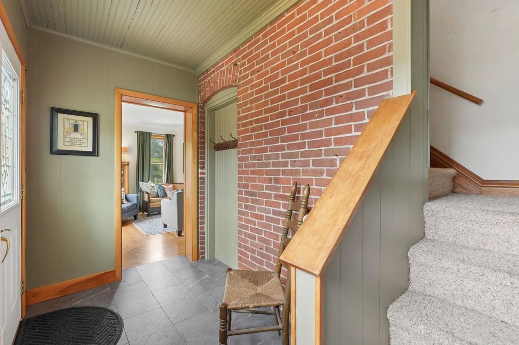 215 Elm Street W, Amery