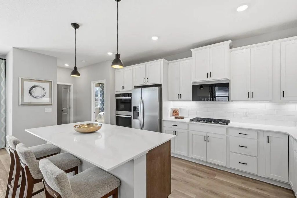 1712 Oak Creek Drive, Chaska