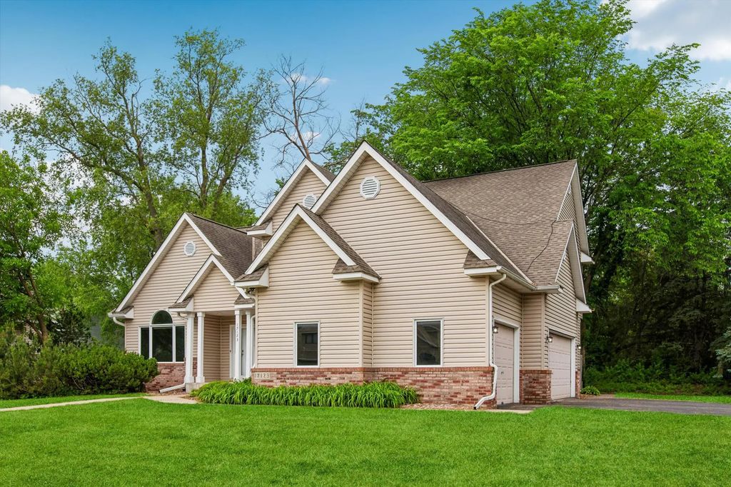 17123 Jonathan Court, Lakeville