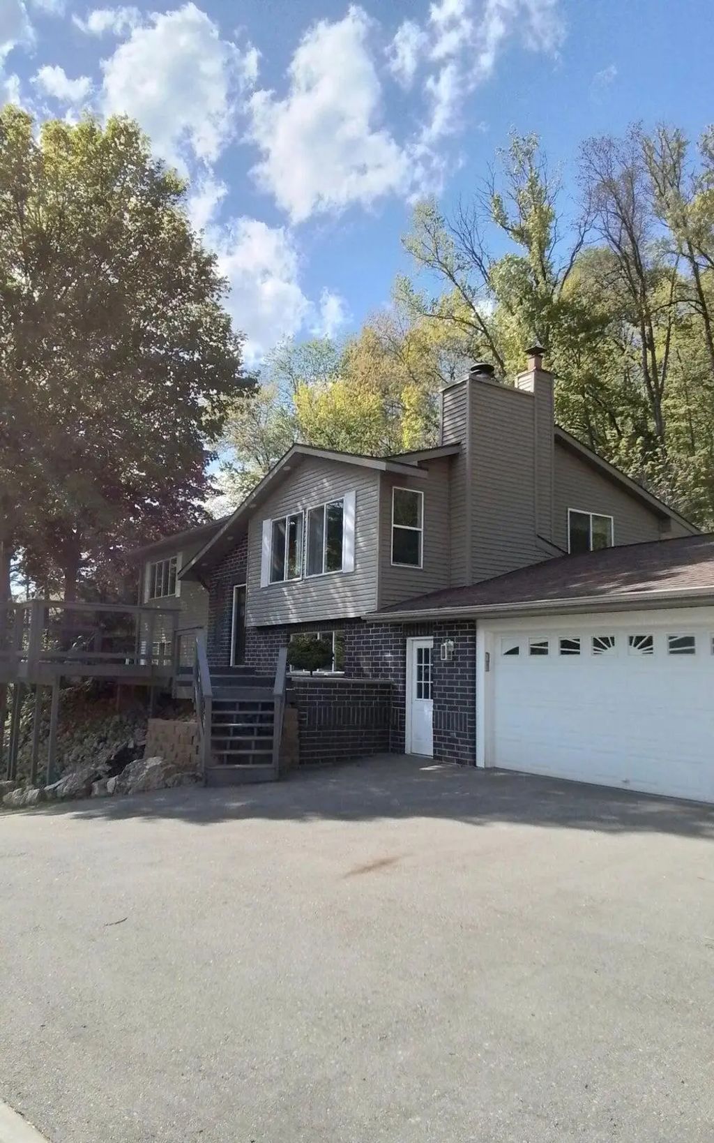 1596 Highwood Drive, La Crescent