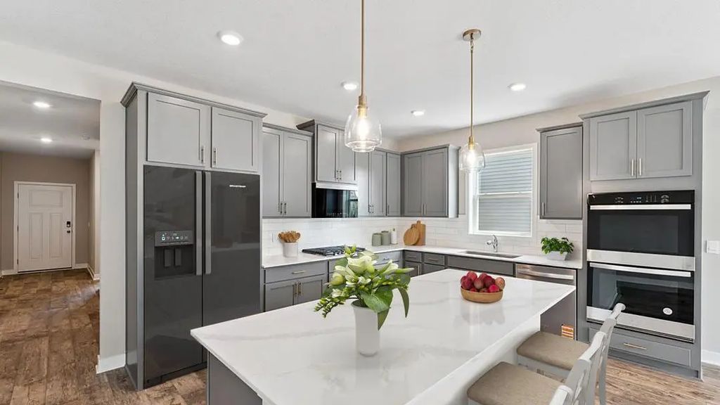 2156 Bluff Heights Drive, Shakopee