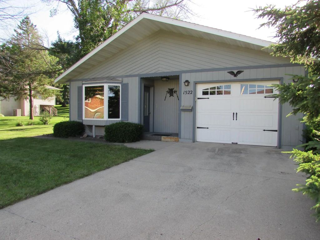 1522 Falcon Drive, Fairmont