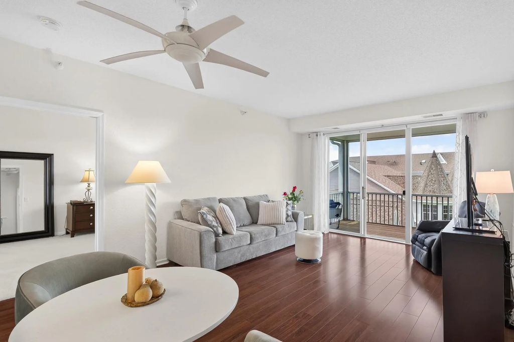100 Clydesdale Trail 329, Medina