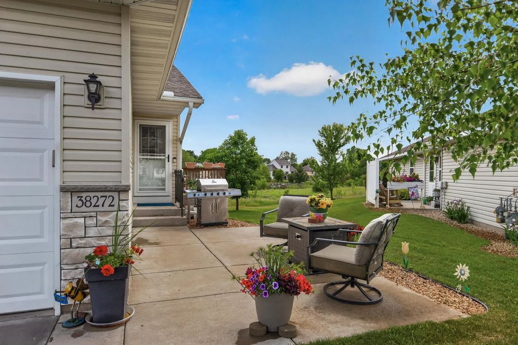 38272 Explorer Circle, North Branch