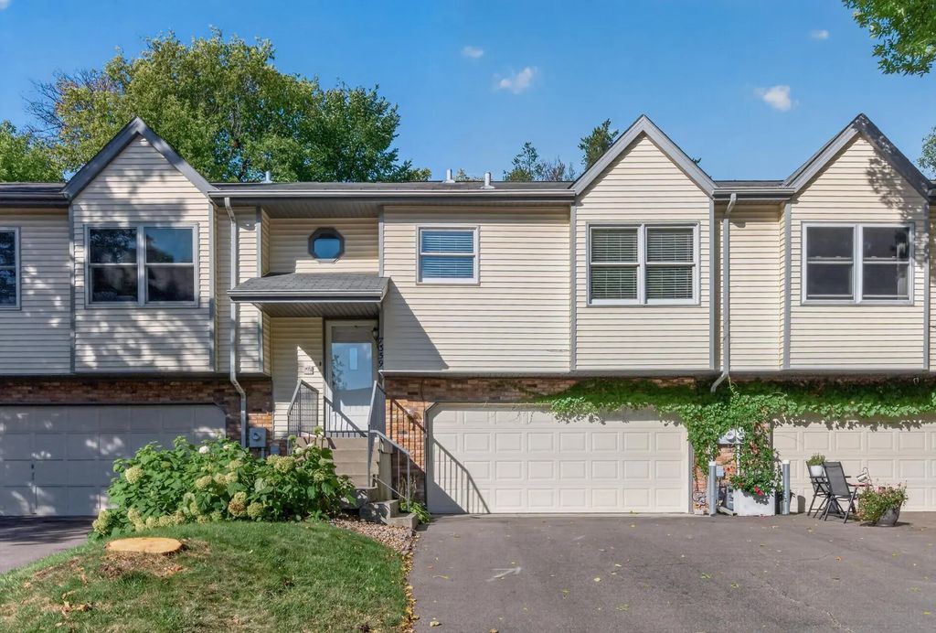 7359 Bren Lane, Eden Prairie