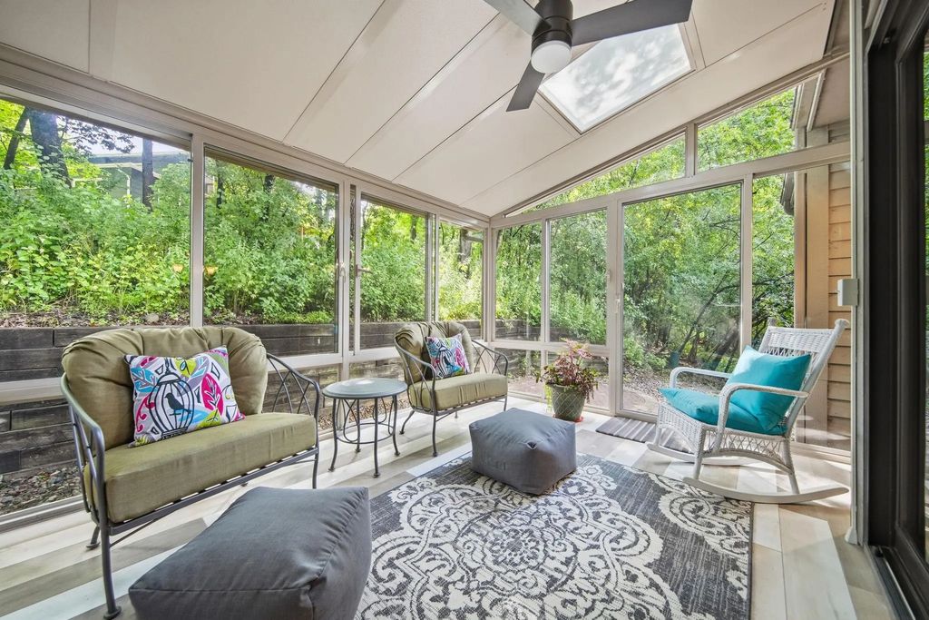 7017 Edenvale Boulevard, Eden Prairie