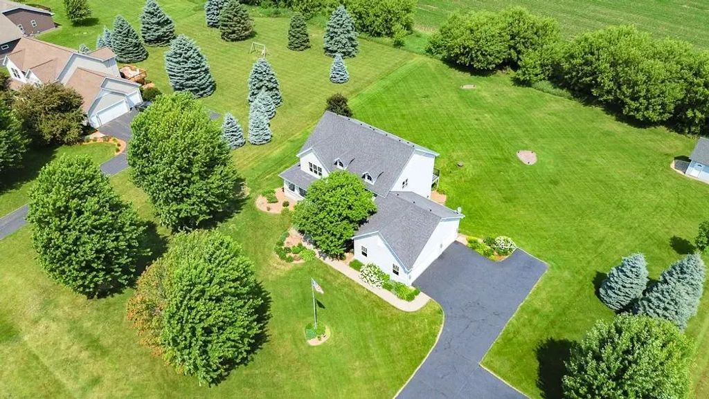 646 Tribute Parkway, River Falls