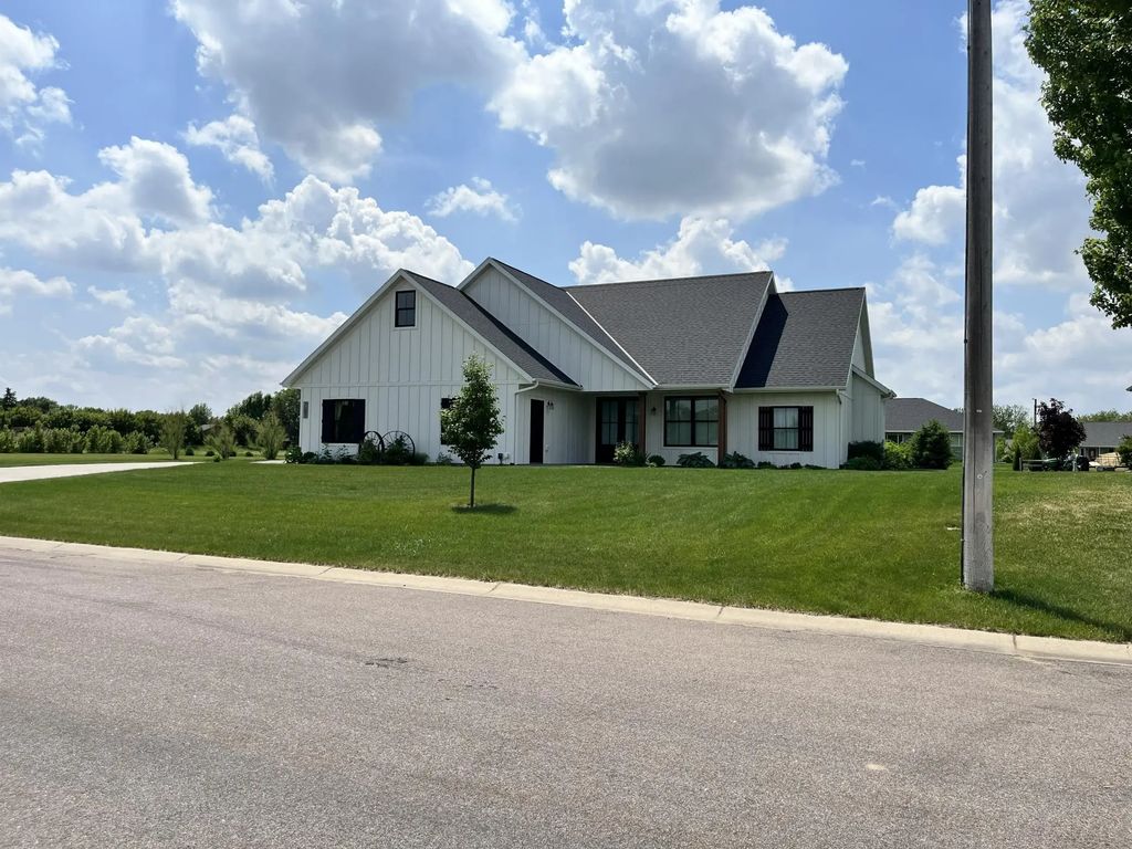 721 St James Circle, Litchfield