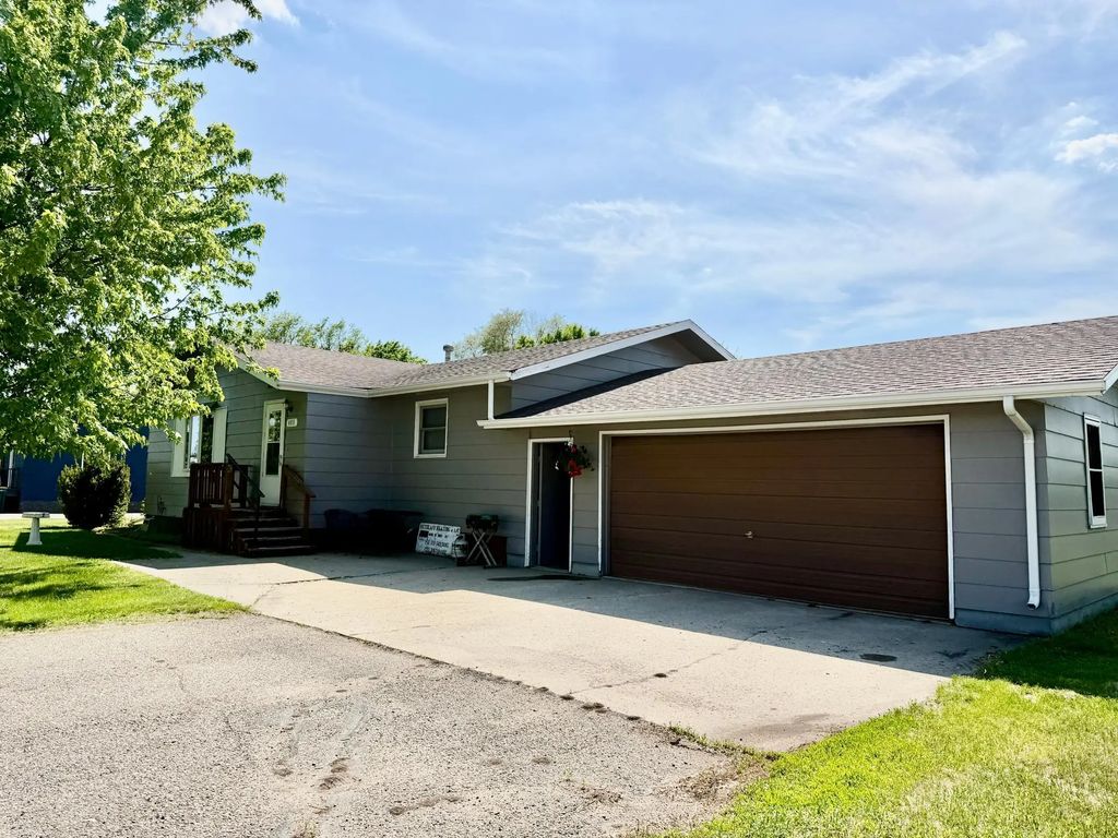 405 S 3rd Street, Oakes
