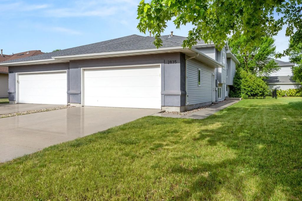 2835 Wheatland Drive S, Fargo