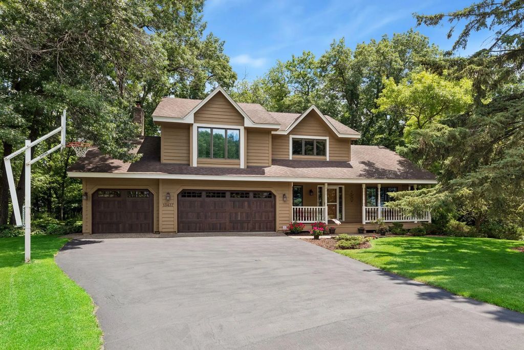 13437 Georgia Circle, Apple Valley