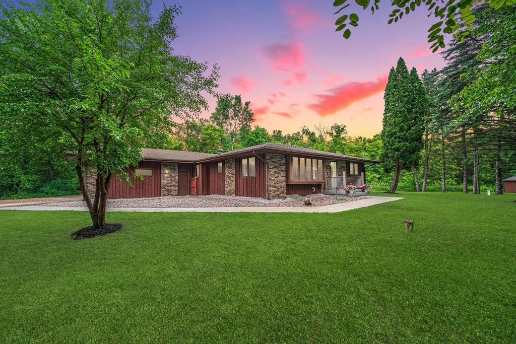 925 Constance Boulevard Ne, Andover