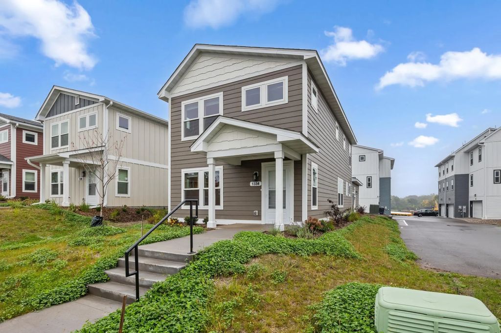 1334 Winthrop Street N, Saint Paul