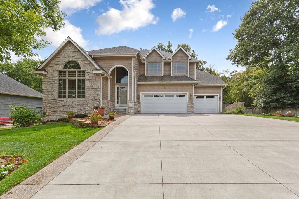 13985 42nd Avenue N, Plymouth