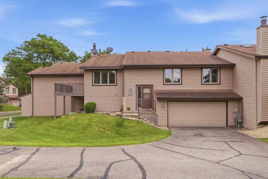 14700 Embry Path, Apple Valley