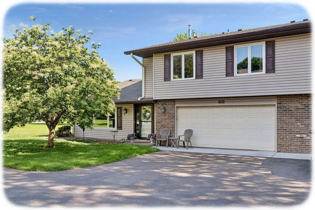 9558 Kingsview Lane N, Maple Grove