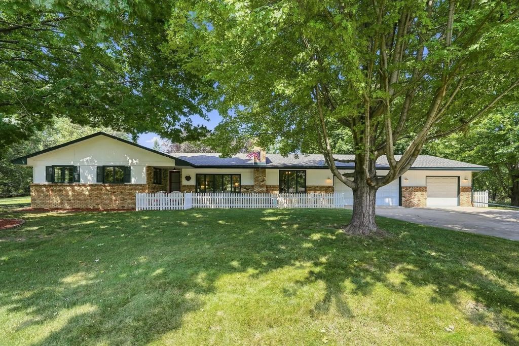 12199 Robin Road N, Maple Grove