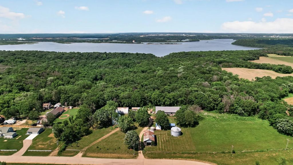 7635 Mississippi Trail, Hastings