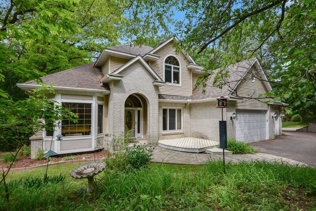 1266 Deerwood Drive, Eagan