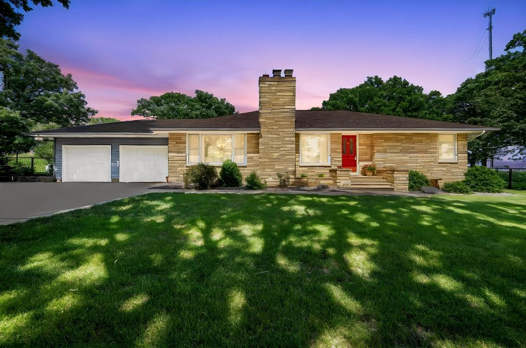 11990 380th Avenue, Blue Earth