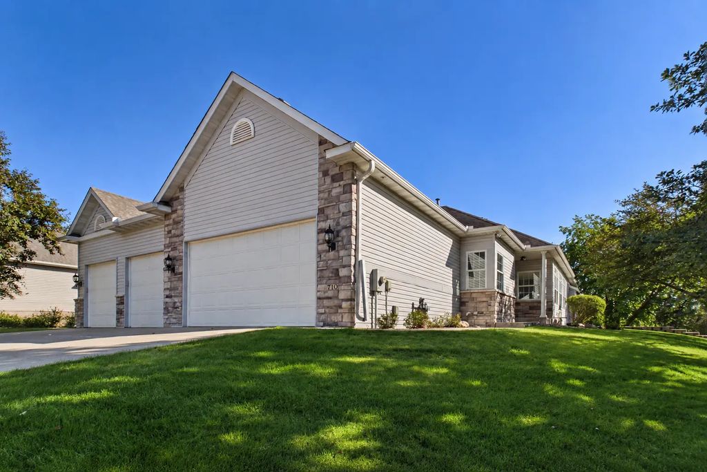 710 Gilfillan Lane, White Bear Twp