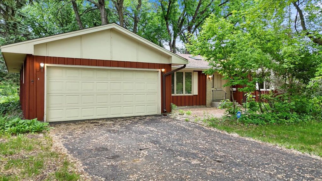 13009 Lakeview Drive, Burnsville