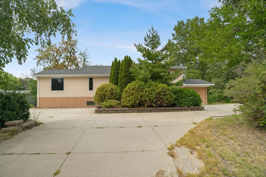 2981 Pilot Knob Road, Eagan