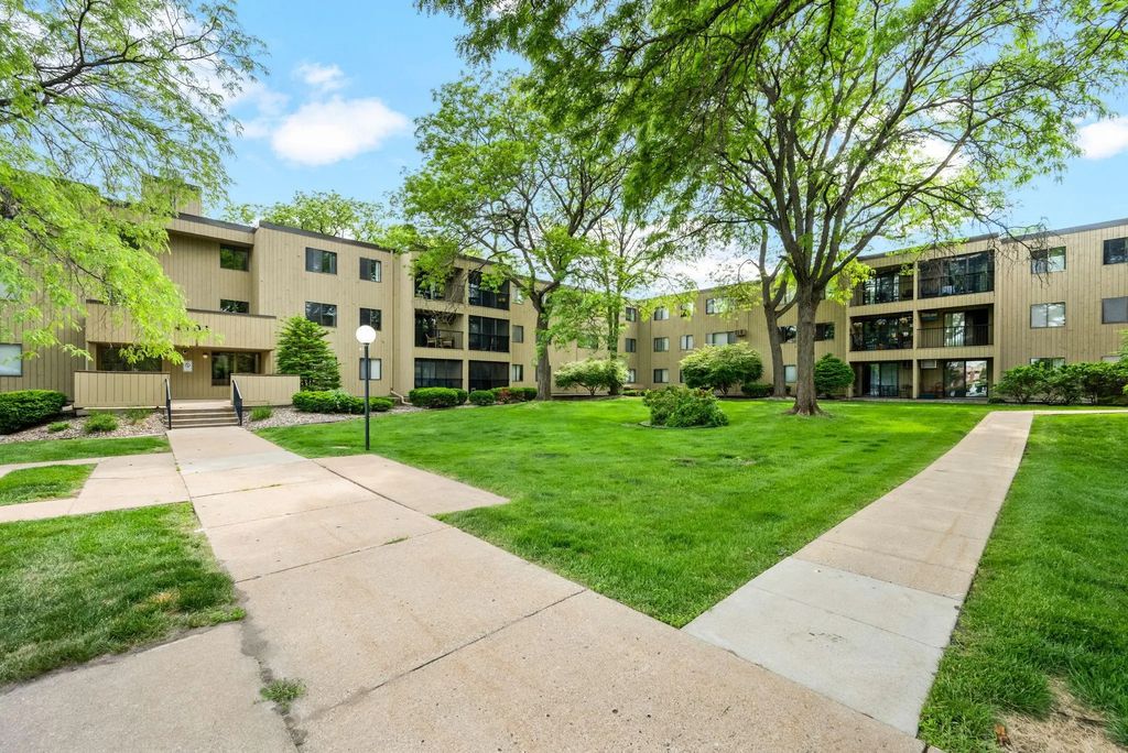 4101 Parklawn Avenue 201, Edina