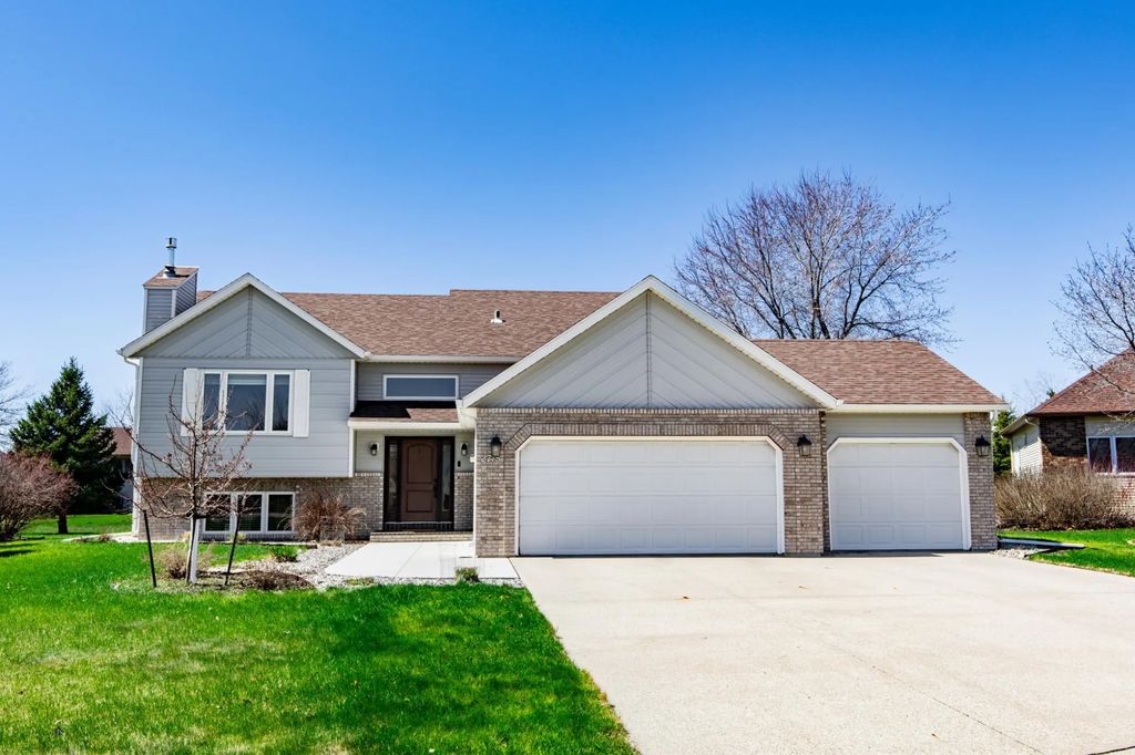 2715 33rd Street S, Fargo