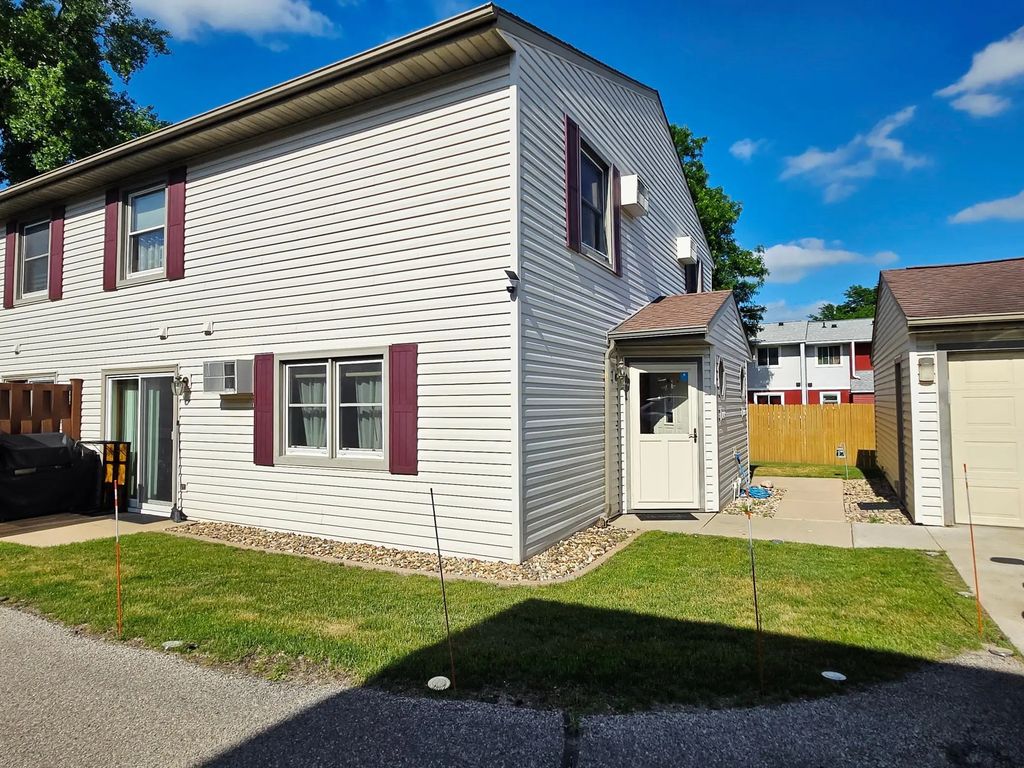 1648 8 1/2 Street Se, Rochester