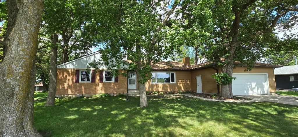 1713 S Shore Drive, Albert Lea