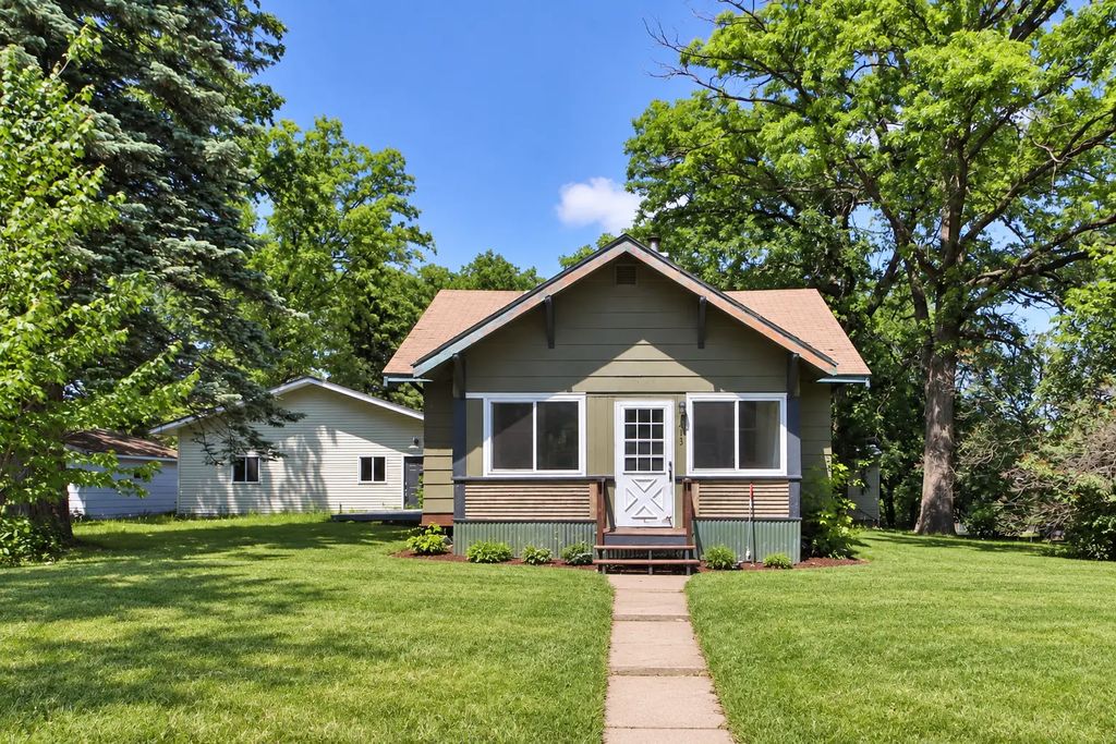 413 1st Street Sw, Crosby